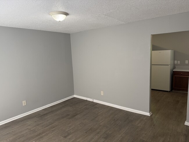 Building Photo - 2338 Brentwood St