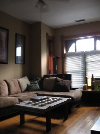 Primary Photo - 1120 W Newport Ave