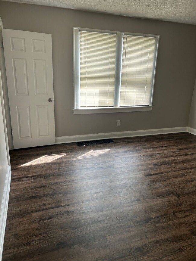 Foto del edificio - Updated 2/3 Bedroom Bedroom Austintown Home for Rent