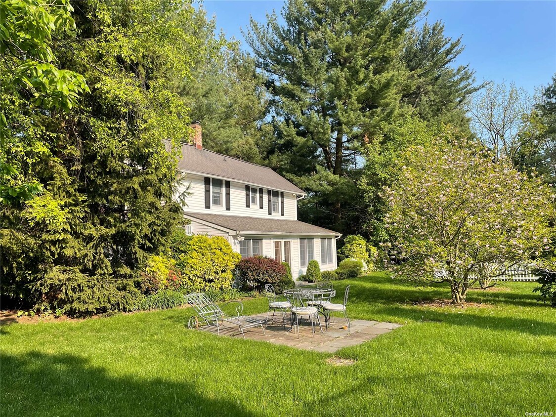 Primary Photo - 5 Ludlam Ln