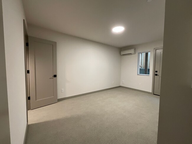 Building Photo - 2 Week Move In Special at this Stunning Br...