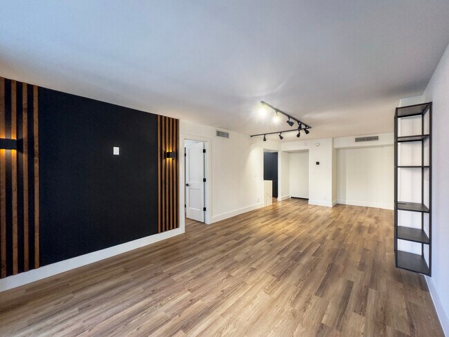 Foto del edificio - 3301 N Country Club Dr