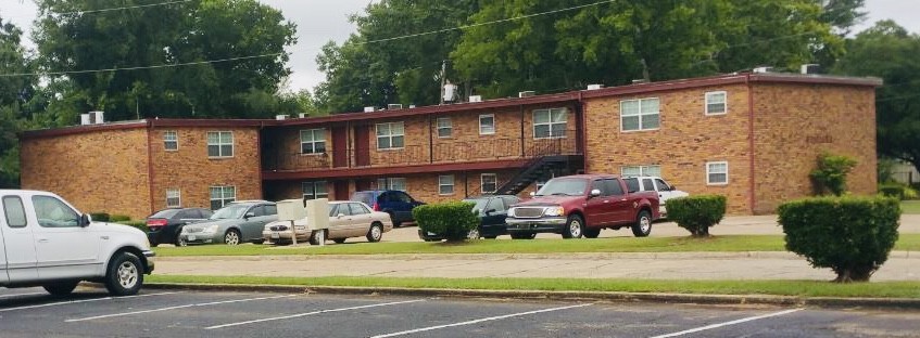 Primary Photo - 425-501 Westlawn Dr