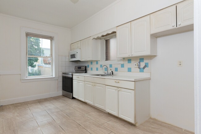 Kitchen - 907 20th St