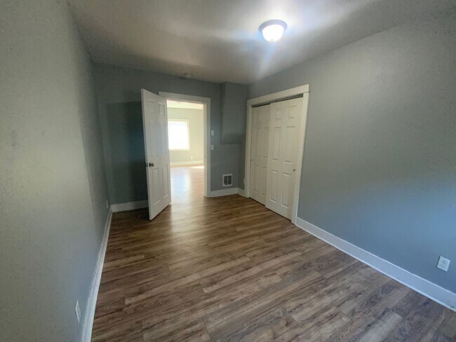 Building Photo - *** NEW RENT SPECIAL - $750 OFF FIRST MONT...