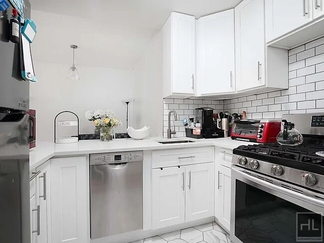 Building Photo - VERONICA PLACE