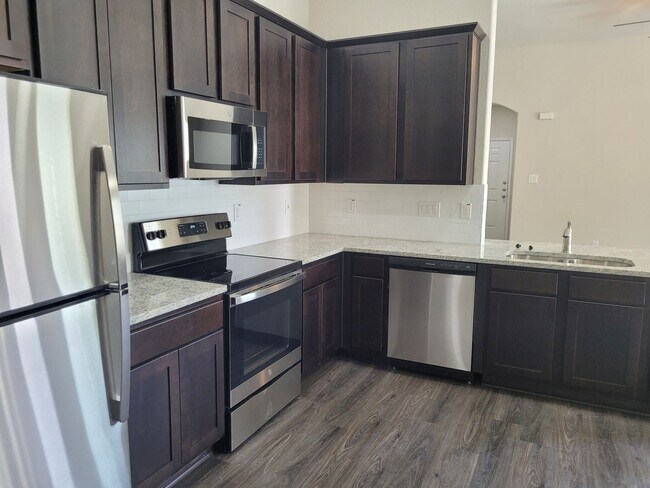 Foto del edificio - Move-In Ready Luxury Duplex in Converse! Easy Access to Ft. SAM & Randolph AFB