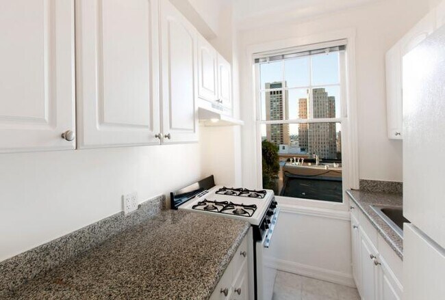 Building Photo - bedroom in San Francisco CA 94108