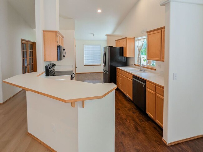 Foto del edificio - Beautiful 3 bed, 2 bath Rambler with fully...