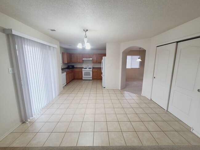 Foto del edificio - 4 bedroom 2.5 bath home