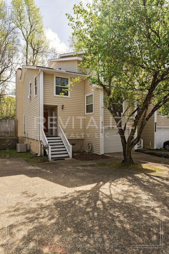 Primary Photo - **COMING SOON** Stunning 2 Bedroom/2.5 Bat...