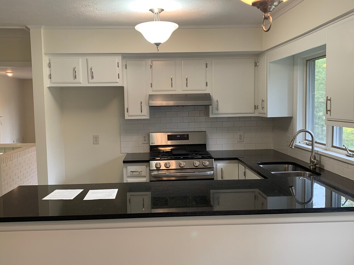 6990 Windward Hills Dr Unit 13, Brecksville, OH 44141 Condo for Rent