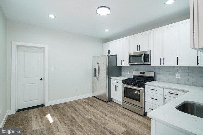 Building Photo - 3228 Scotts Ln