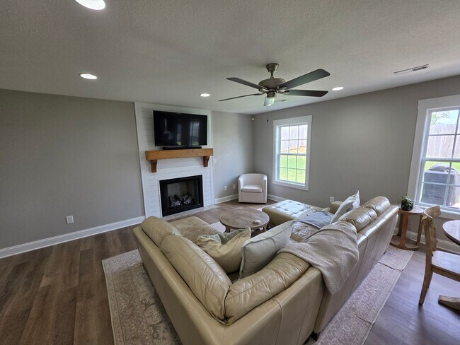 Foto del edificio - 3/2.5 home in beautiful Jonesborough