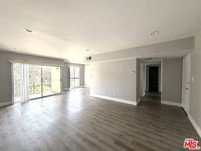Building Photo - 711 Orange Grove Ave