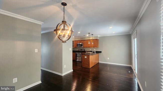 Building Photo - 5994 Norham Dr