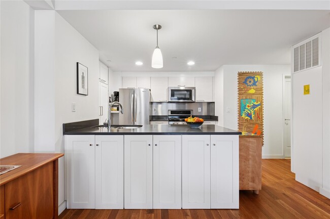 Building Photo - 106-20 70th Ave
