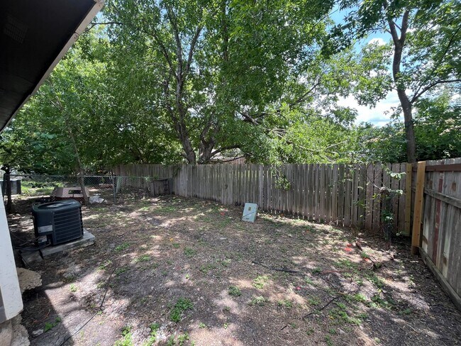 Foto del edificio - 7020 Silver Canyon