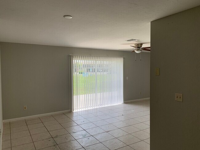 Foto del edificio - 4711 SE 4th Pl