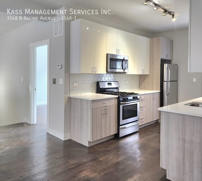 Foto del edificio - 3548 N Racine Ave
