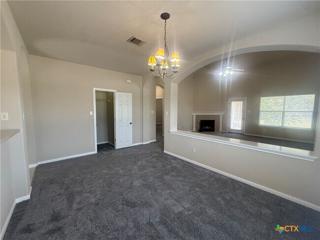 Foto del edificio - 811 Shadow Creek Blvd