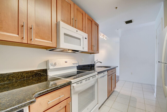 Building Photo - 2020 Greenview Shores Blvd