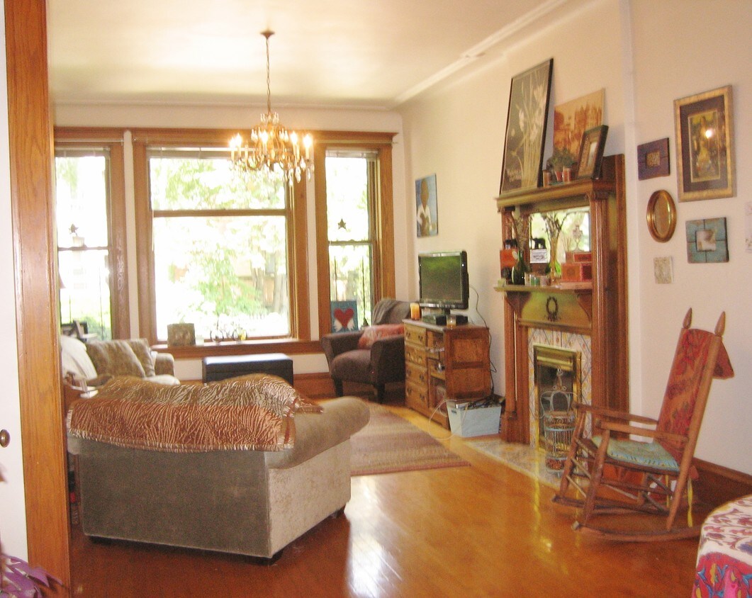living room with fireplace - 2113 W Concord Pl