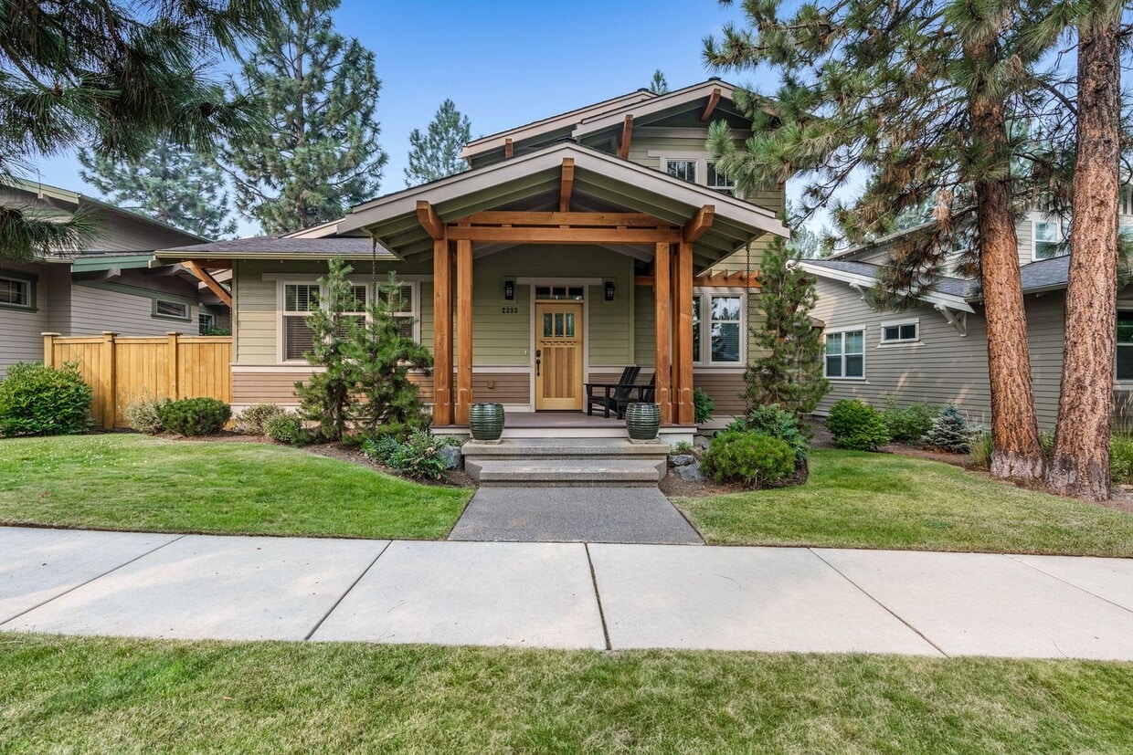 Primary Photo - Grand Northwest Crossing Home, Walk to Com...