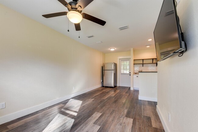 Building Photo - 1500 Dacron Dr