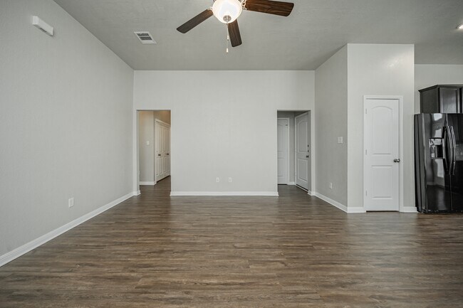 Foto del edificio - 2211 John Ross Ct