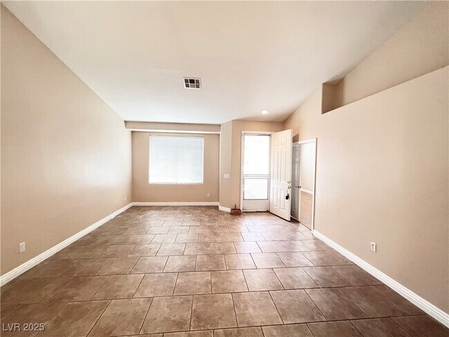 Foto del edificio - 258 Whitewater Village Ct