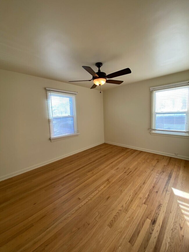 Building Photo - Gem in quiet neighborhood!  Home for the w...