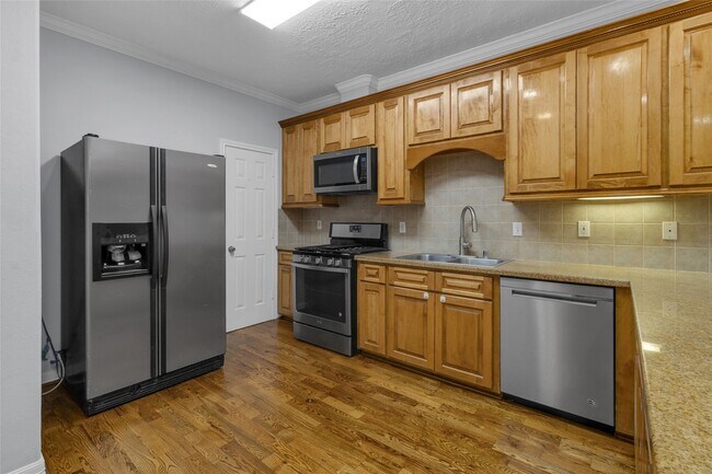 Foto del edificio - 341 W 23rd St