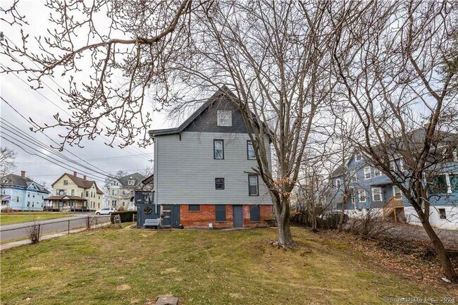 Building Photo - 94 Bassett St
