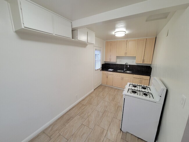 Building Photo - 3313 W 133rd St