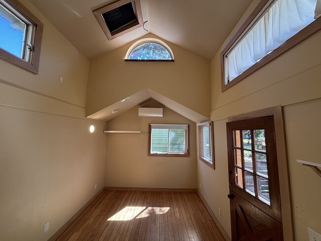 main room - 5535 NE Prescott St