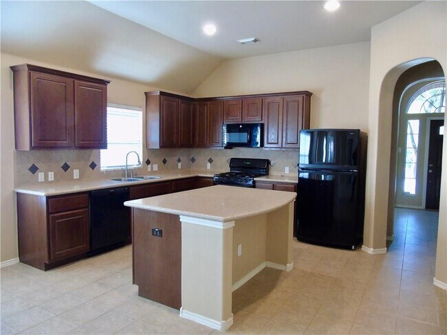 Foto del edificio - 3717 Tall Cedars Rd