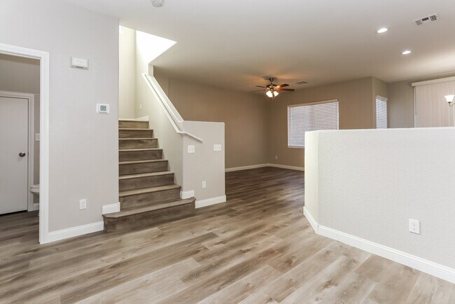 Foto del edificio - 6425 Raven Hall St