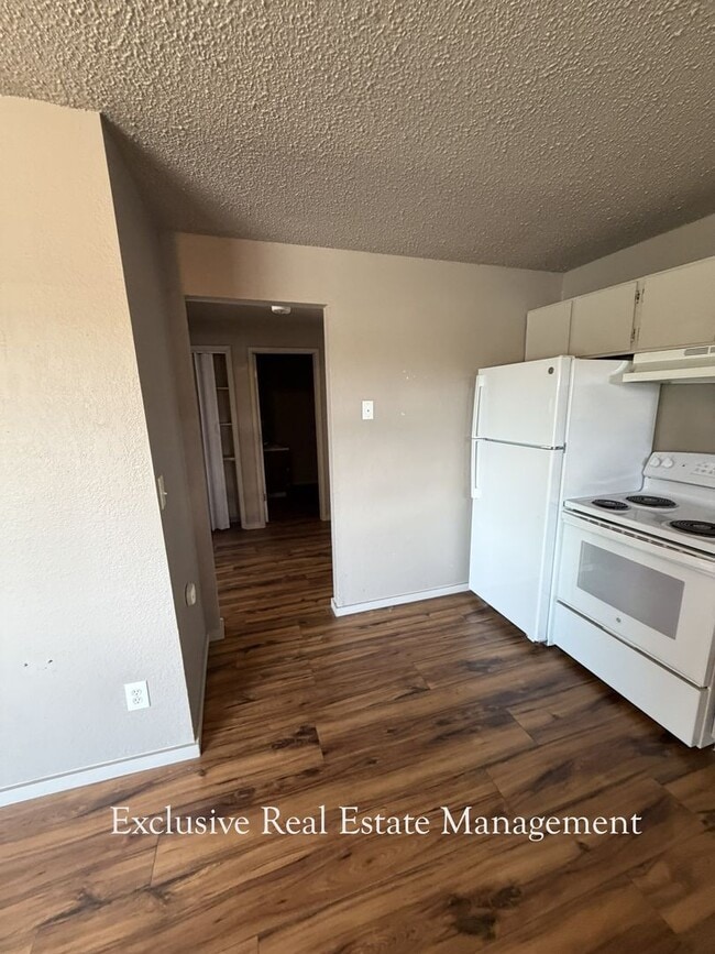 Building Photo - 608 Riverside Dr