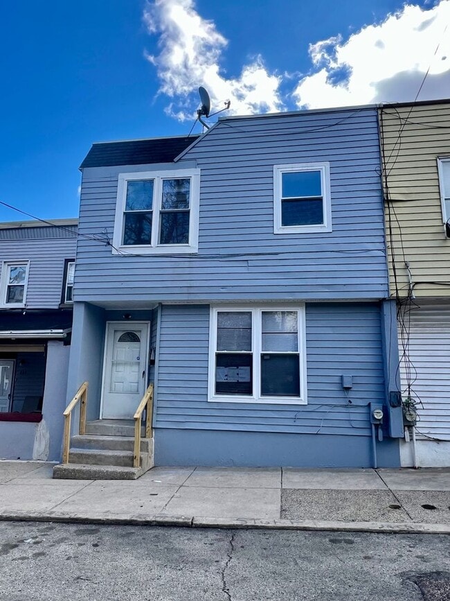 Building Photo - Newly Renovated 3-Bedroom Home in Germanto...