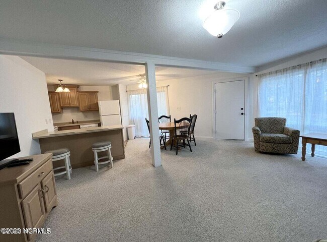 Building Photo - 219 Foxkroft Dr