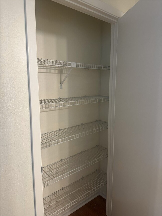 Foto del edificio - 7009 N Holiday Dr