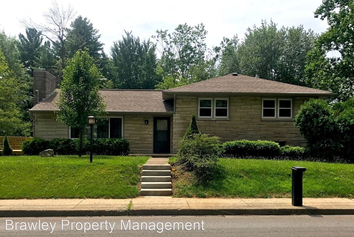 3 Br 2 Bath House 1900 E Hillside Dr House For Rent In Bloomington In Apartments Com