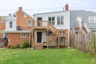 Building Photo - 212 W Burke St