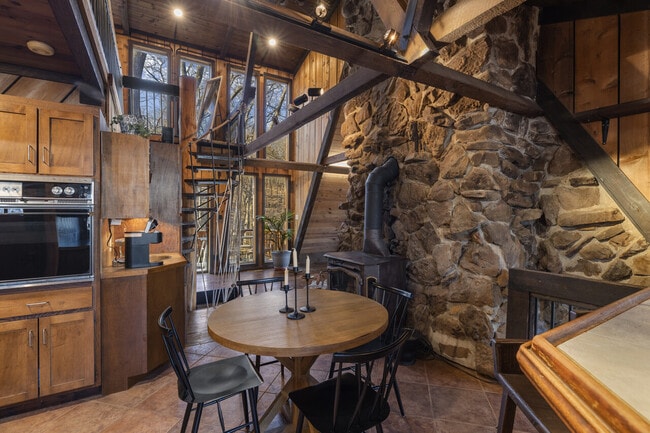 Building Photo - Treehouse On Riverview