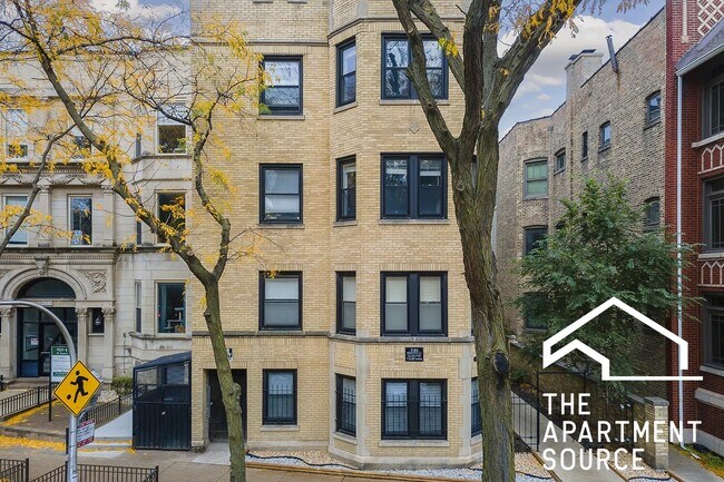 Building Photo - 648.5 W Roscoe St
