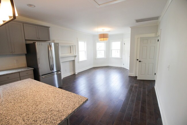 Building Photo - Renovated Duplex! : Price Reduced!