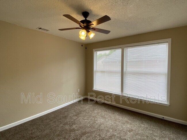 Foto del edificio - 2309 S Park St