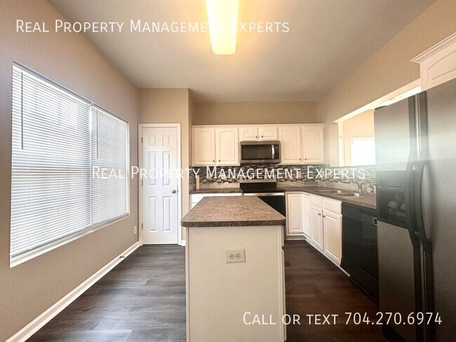 Foto del edificio - 10076 Treeside Ln
