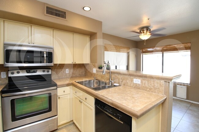 Building Photo - 710 S St Martin Dr